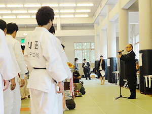 大会会長の浮舟総長があいさつ