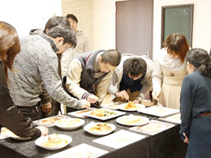 学生たちも審査に参加