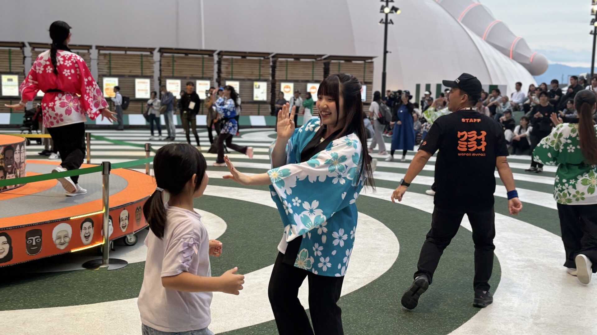 滋慶学園ダンサーズ”が大阪・関西万博「よしもとwaraii myraii館」で